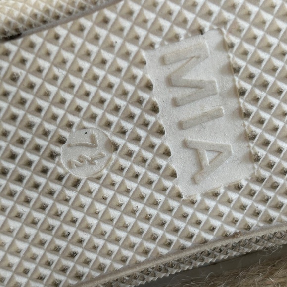 MIA Tan Platform Sandals - Picture 13 of 13